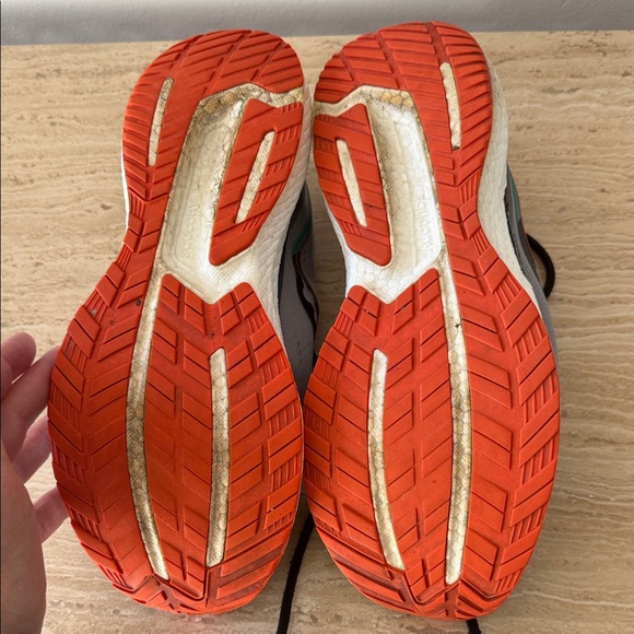 Saucony Triumph Gray and Orange Athletic Shoes size 11 - Picture 6 of 12